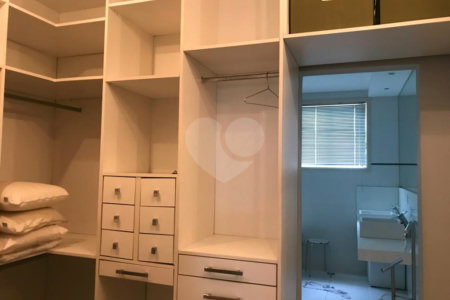 Casa à venda com 5 quartos, sendo 3 suítes, no condomínio Mansões da Prata, Rio de Janeiro - RJ