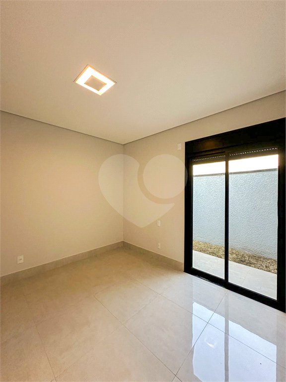 Casa à venda com 3 quartos, sendo 1 suíte, no condomínio Residencial Mont'alcino, Valinhos - SP