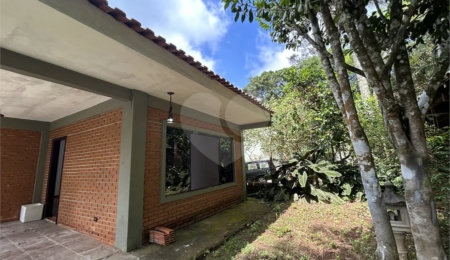 Casa à venda ou para alugar com 3 quartos, sendo 1 suíte,  no condomínio Iara Branca, Mairiporã - SP