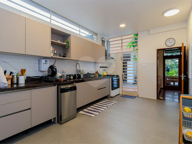 Casa Térrea à venda com 3 quartos, sendo 1 suíte,  em Alto da Boa Vista, São Paulo, SP