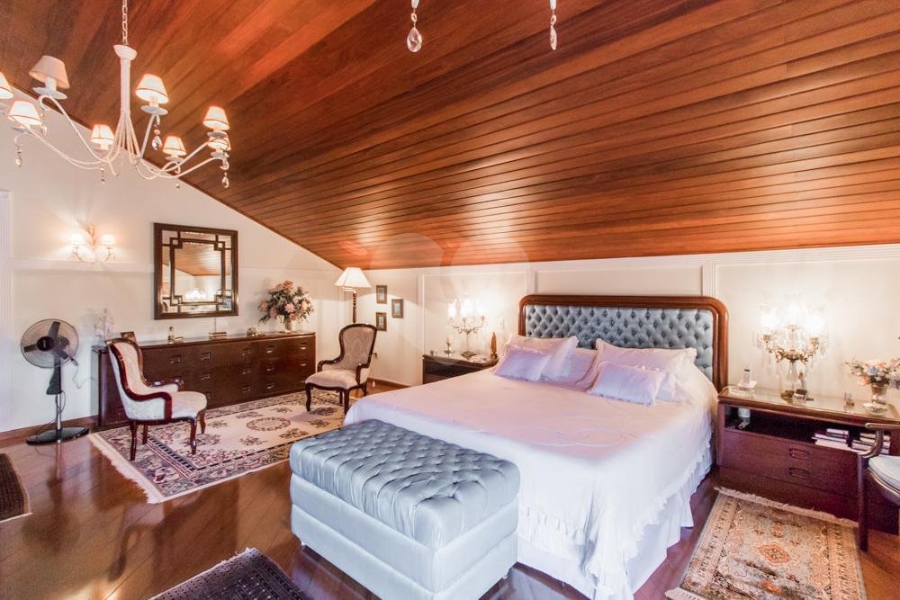 Casa à venda com 5 quartos, sendo 3 suítes, em Alto da Boa Vista, São Paulo, SP