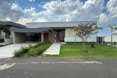 Casa à venda com 4 suítes no condomínio Fazenda Palmeiras Imperiais, Salto - SP