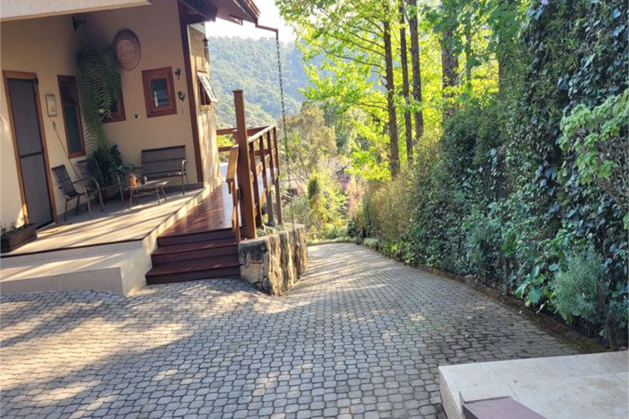 Casa à venda com 4 quartos, sendo 2 suítes, no condomínio Alpes da Cantareira, Mairiporã - SP