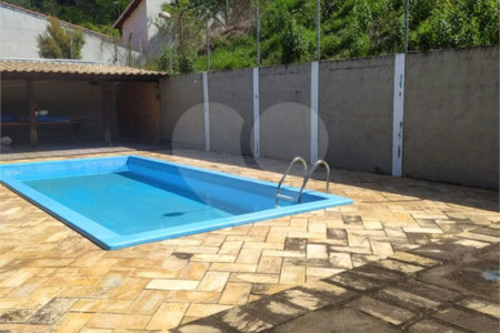 Casa à venda ou para alugar com 3 quartos, sendo 1 suíte, em Estação, São Roque, SP