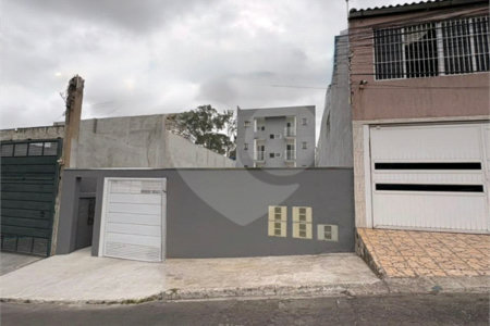 Casa à venda com 3 quartos, sendo 1 suíte, no condomínio Felipe Camarao, Poá - SP