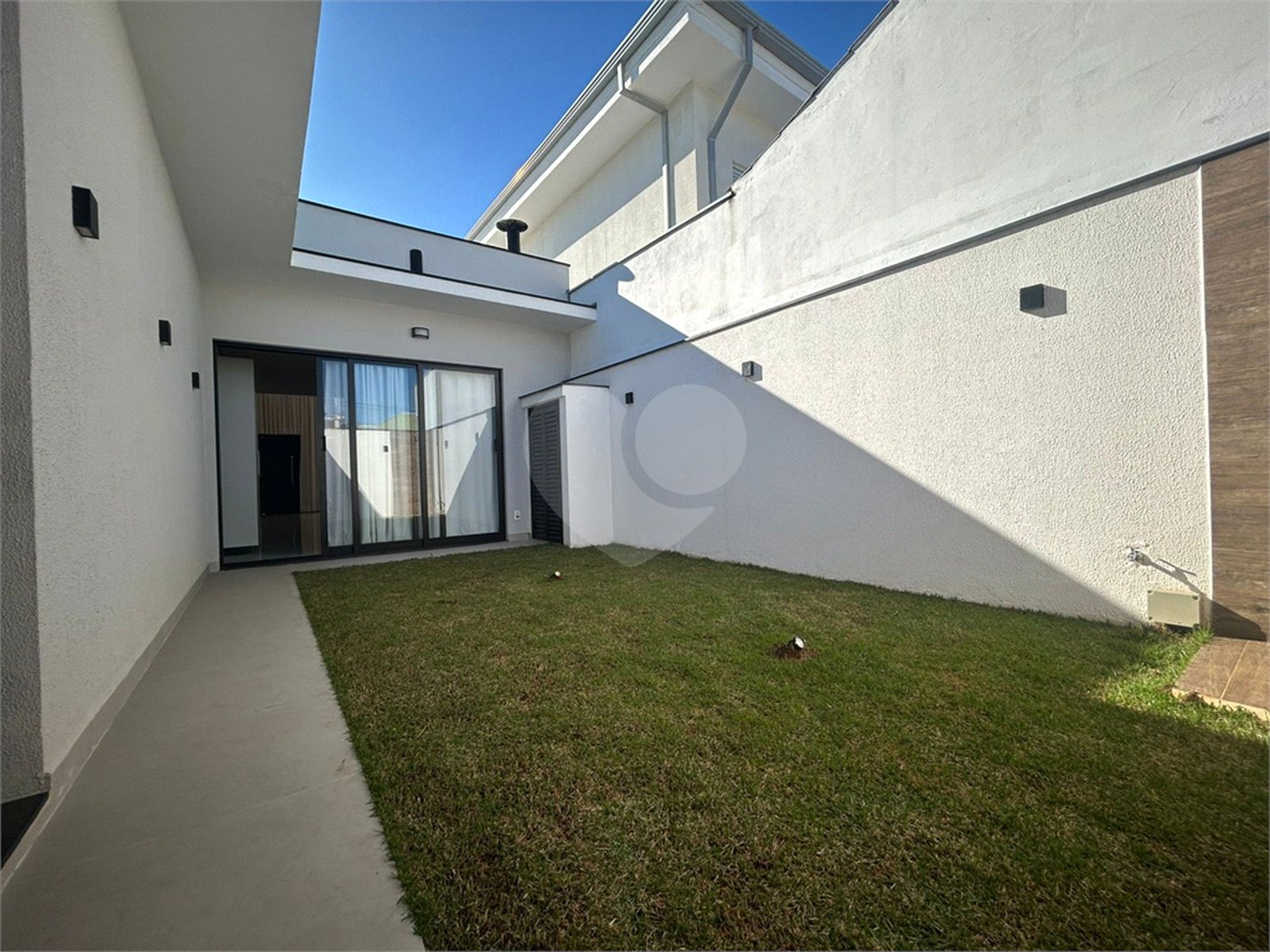 Casa à venda com 3 quartos, sendo 1 suíte,  no condomínio Le France, Sorocaba - SP