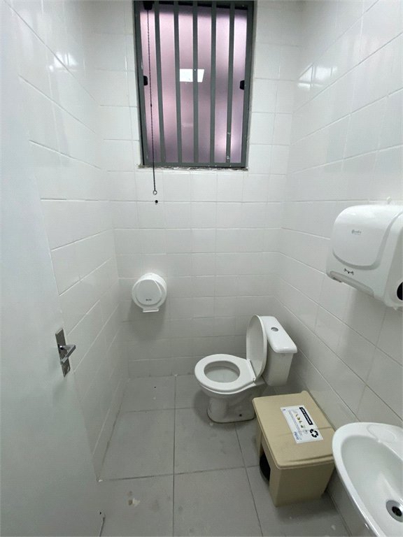 Salão Comercial para alugar em Vila Romanópolis, Ferraz de Vasconcelos, SP