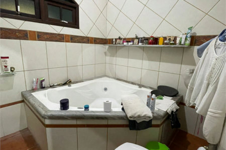 Sobrado à venda com 4 quartos, sendo 1 suíte,  em Vila Suissa, Mogi das Cruzes, SP