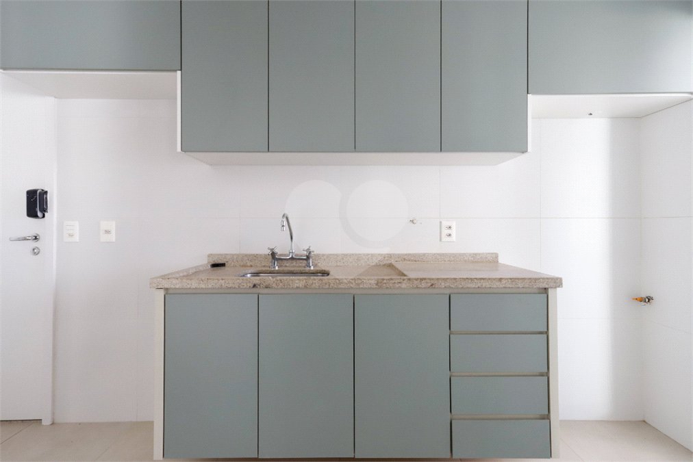 Apartamento à venda com 3 suítes em Vila Anastácio, São Paulo, SP