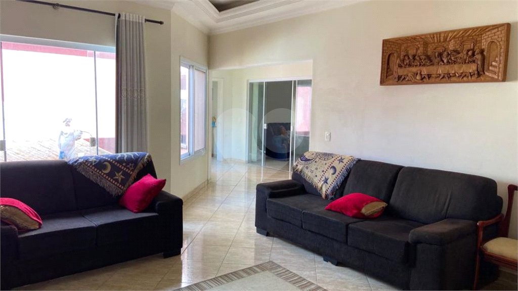 Casa à venda com 4 quartos, sendo 3 suítes, no condomínio Terras de Mont Serrat, Salto - SP