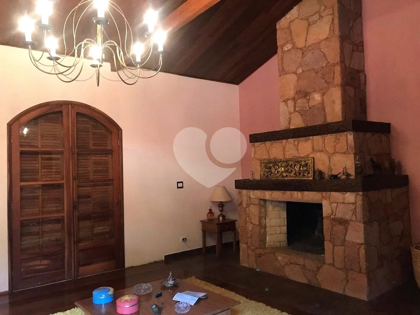 Casa à venda com 5 quartos, sendo 3 suítes, no condomínio Alpes da Cantareira, Mairiporã - SP