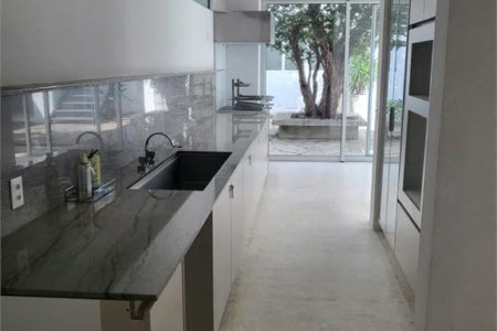Sobrado à venda ou para alugar com 3 quartos, sendo 1 suíte, em Água Branca, São Paulo, SP