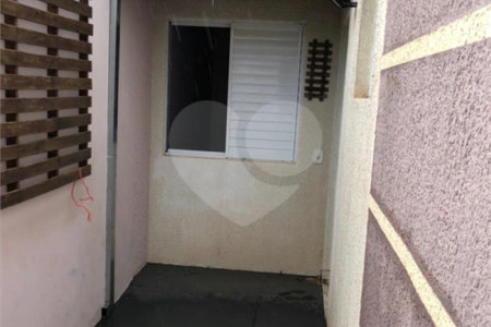Casa térrea no Condomínio Moradas II .