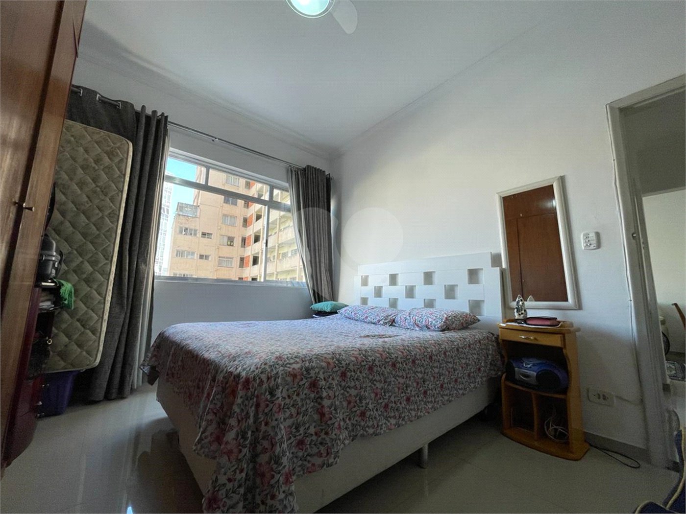 Apartamento á venda na Bela Vista com 57m² reformado e com armário embutido.