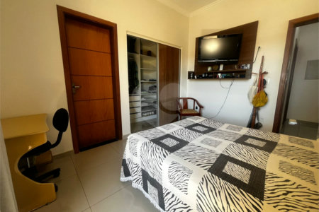 Casa à venda com 4 quartos, sendo 2 suítes, em Vila Nastri, Itapetininga, SP
