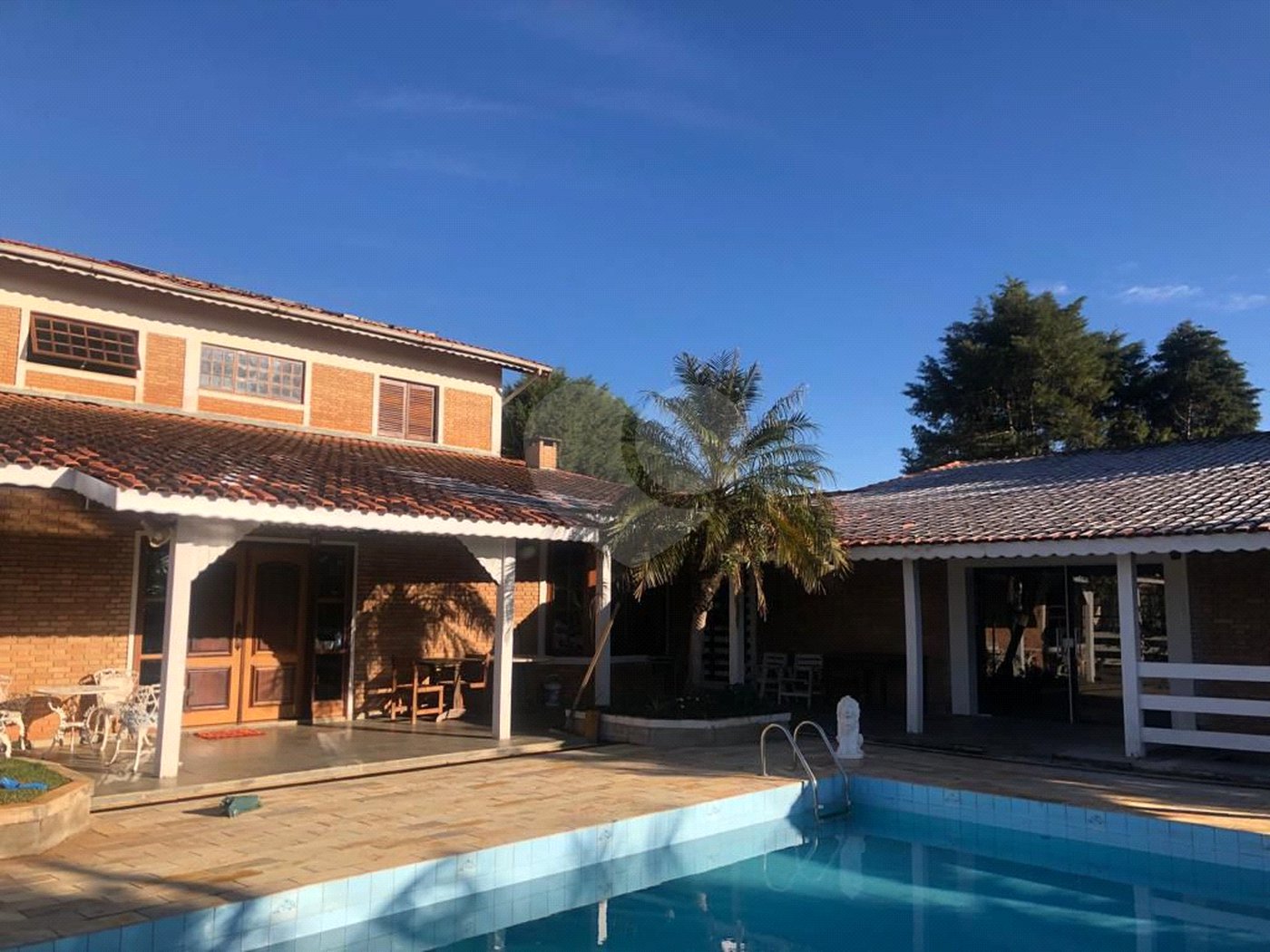 Casa à venda ou para alugar com 4 quartos, sendo 3 suítes,  em Jardim Estância Brasil, Atibaia, SP