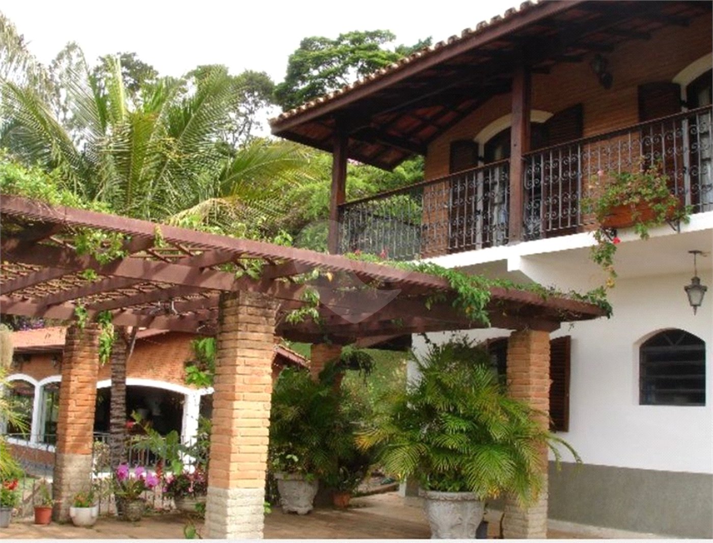 Chácara à venda com 6 quartos, sendo 2 suítes, no Centro, Serra Negra, SP