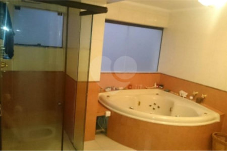Sobrado à venda com 5 quartos, sendo 2 suítes, em Brooklin Paulista, São Paulo, SP