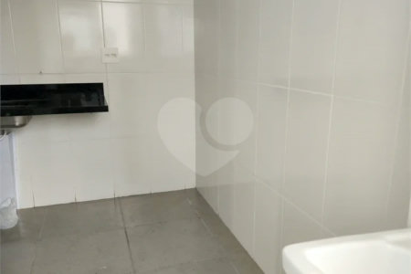 Casa à venda com 2 quartos, sendo 1 suíte, no condomínio Residencial Sanches, São Paulo - SP