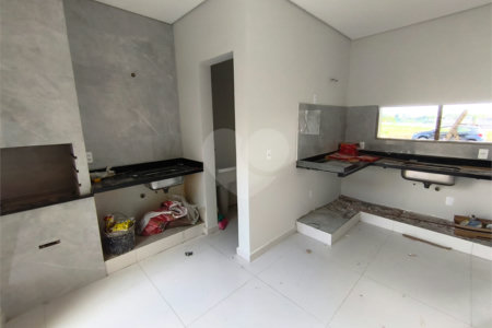 Casa à venda com 3 quartos, sendo 1 suíte, no condomínio Tivolli, Itapetininga - SP