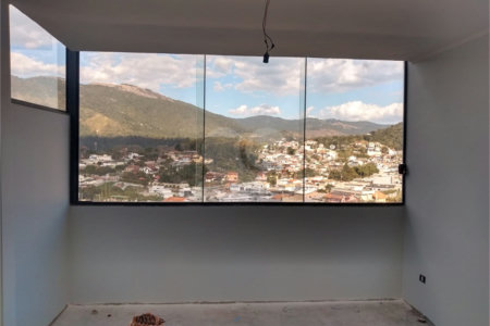 Sobrado à venda com 2 suítes em Recreio Maristela, Atibaia, SP