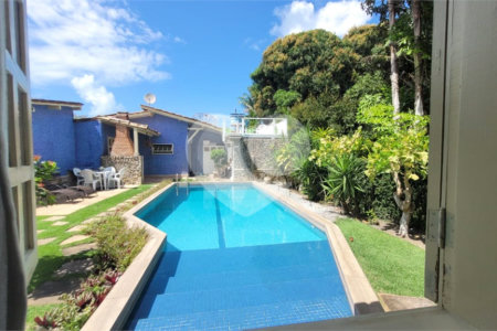 Casa à venda com 4 quartos, sendo 2 suítes, no Centro, Santa Cruz Cabrália, BA
