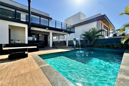Casa à venda com 3 quartos, sendo 1 suíte,  em Terras de Santa Cristina XIII Setor Marina, Paranapanema, SP