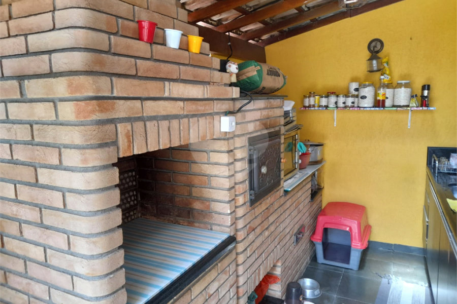Sobrado à venda com 4 quartos, sendo 1 suíte, em Chora Menino, São Paulo, SP