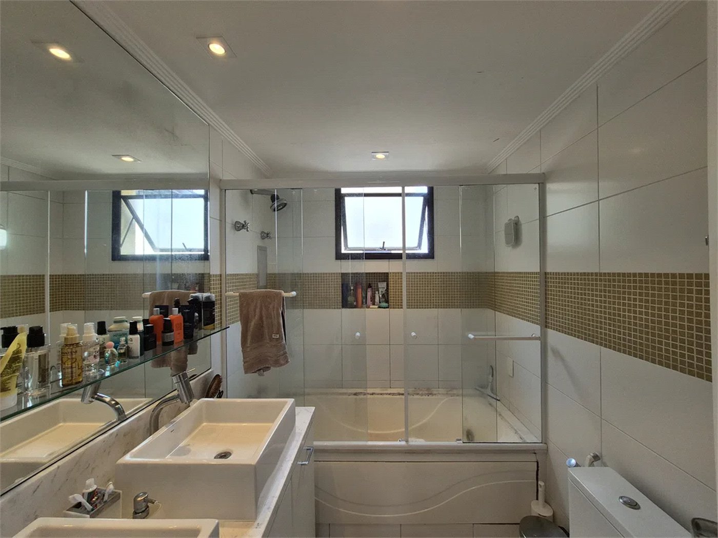 Cobertura à venda com 4 quartos, sendo 2 suítes, em Vila Hamburguesa, São Paulo, SP