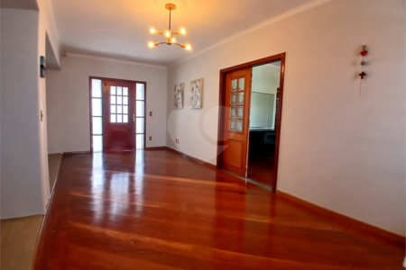 Casa à venda com 5 quartos, sendo 3 suítes, em Vila Santista, Atibaia, SP