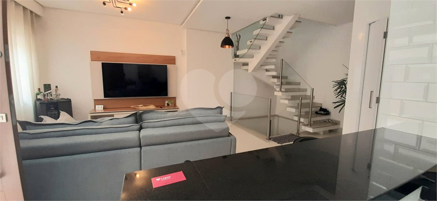 Casa à venda com 3 quartos, sendo 1 suíte, no condomínio Residencial Gran Veiga, São Paulo - SP
