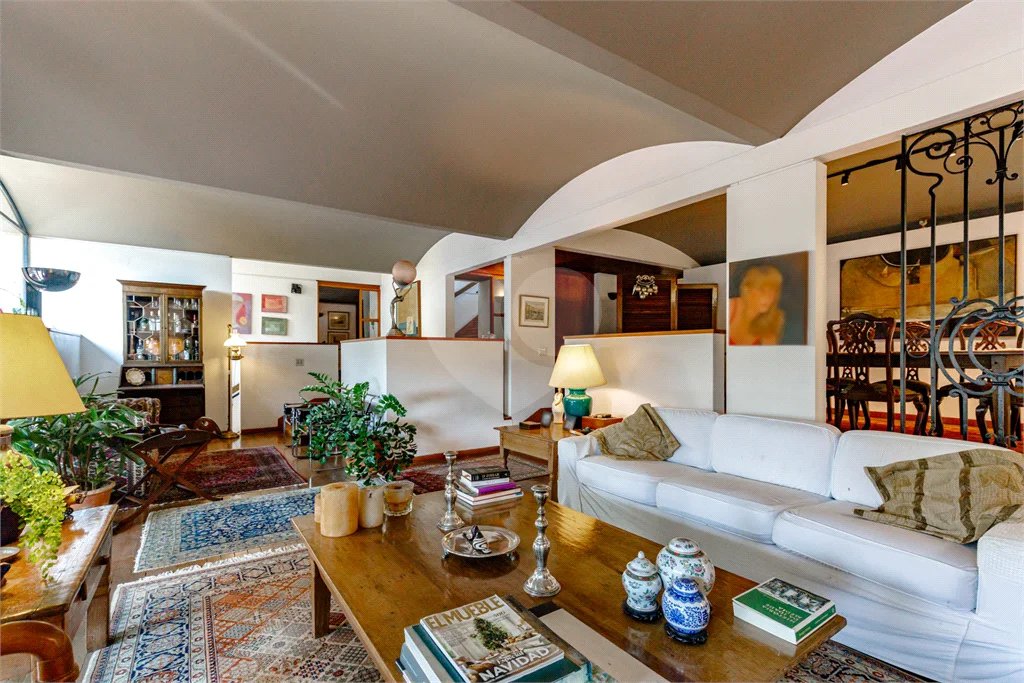 Casa à venda com 4 quartos, sendo 2 suítes, em Jardim Everest, São Paulo, SP