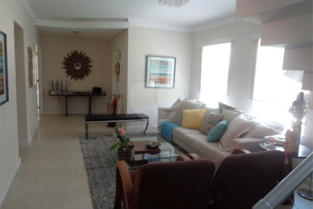 Casa à venda com 3 suítes no condomínio Terras de São Francisco, Vinhedo - SP