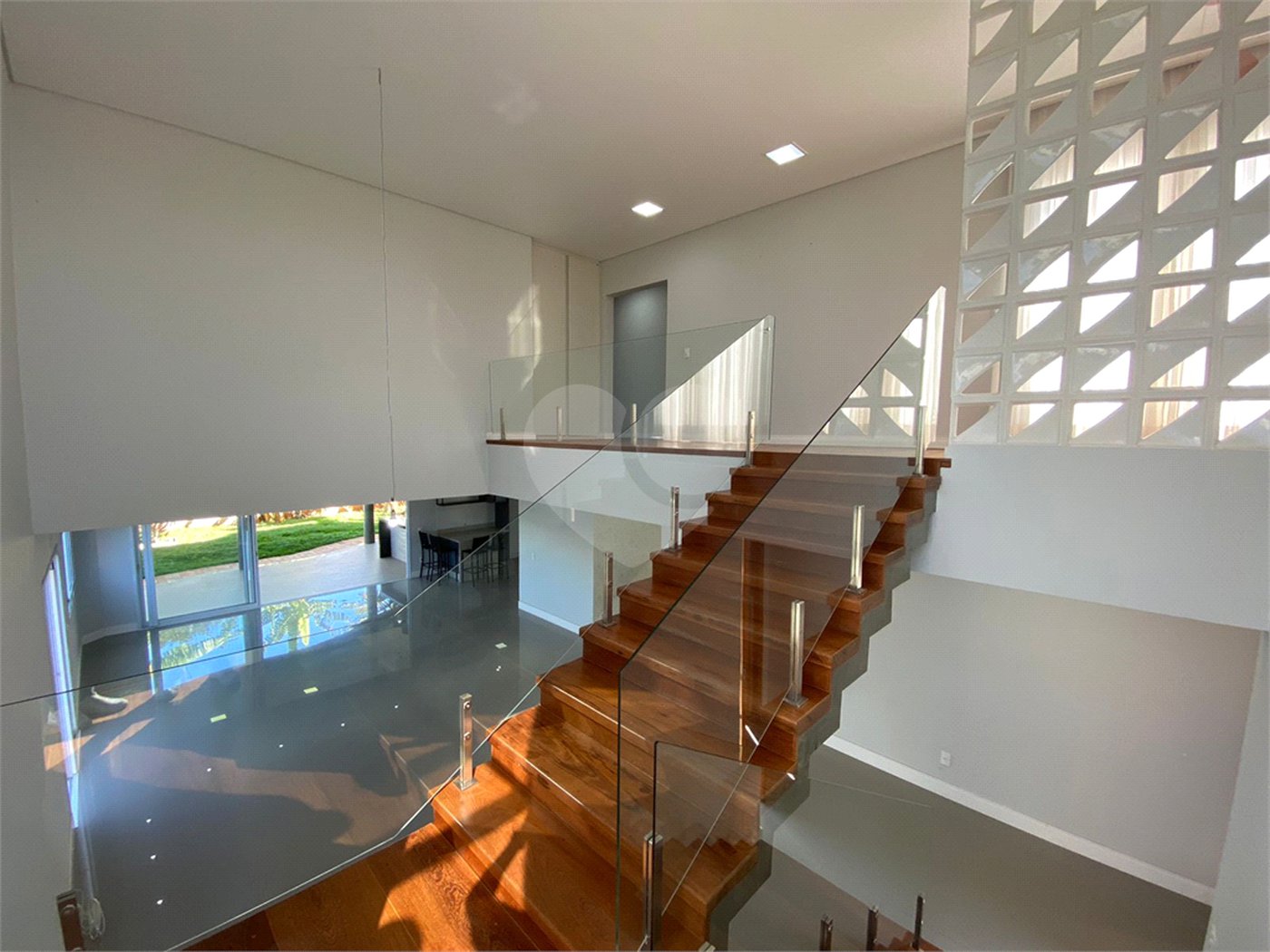 Casa com alto padrão de acabamento para venda no Condomínio Montreal.