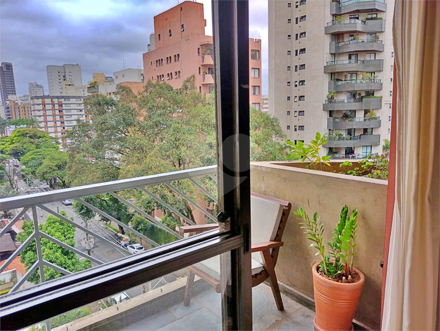 Apartamento à venda com 4 quartos, sendo 3 suítes, em Indianópolis, São Paulo, SP