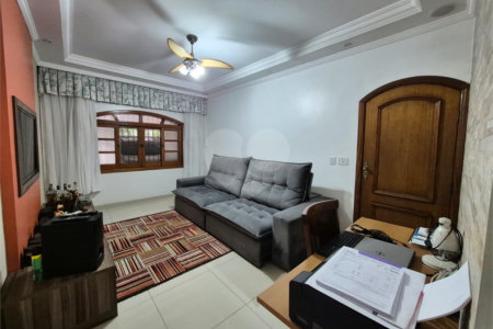 Sobrado à venda com 3 quartos, sendo 1 suíte, em Jardim Sarah, São Paulo, SP