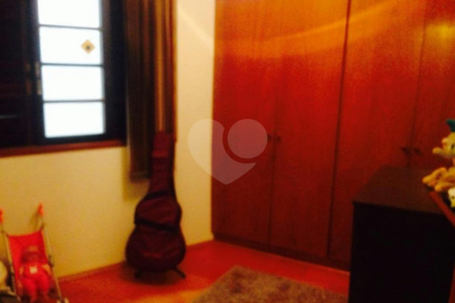 Casa à venda com 3 quartos, sendo 1 suíte, no condomínio Praça Doutor José Augusto César,12, São Paulo - SP