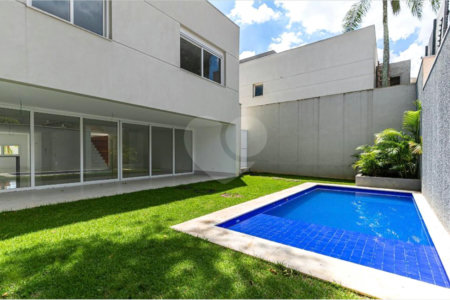 Casa à venda com 4 suítes no condomínio Hípica Garden, São Paulo - SP