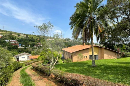 Sítio à venda com 3 quartos, sendo 1 suíte, em Jardim Estância Brasil, Atibaia, SP