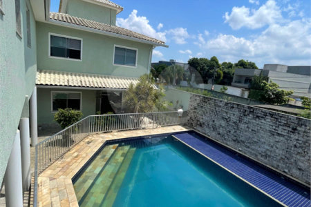 Casa à venda com 5 quartos, sendo 1 suíte, no condomínio Residencial Green Ville, Rio de Janeiro - RJ