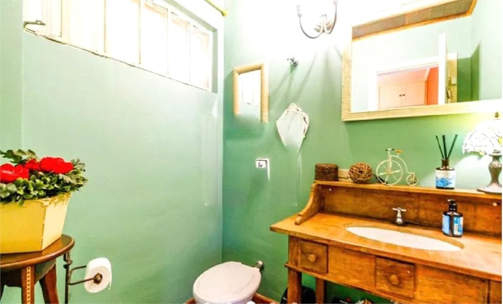 Sobrado à venda com 4 quartos, sendo 1 suíte, em Vila Cordeiro, São Paulo, SP