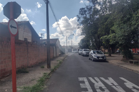 Vende-se terreno com 2 casas no Vila Boa Vista I