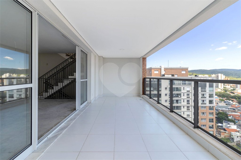 Triplex à venda com 4 suítes em Anhangabaú, Jundiaí, SP