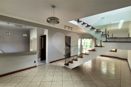 Casa à venda com 4 quartos, sendo 2 suítes, no condomínio Residencial Grape Village, Vinhedo - SP
