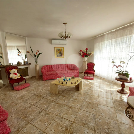 Casa à venda com 4 quartos, sendo 3 suítes, no condomínio São Joaquim, Vinhedo - SP