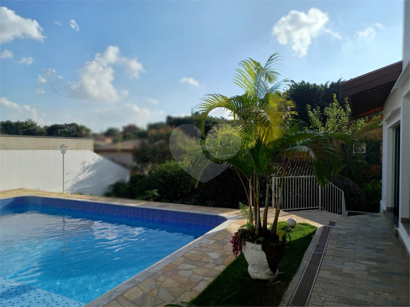 Casa à venda com 4 quartos, sendo 1 suíte, no condomínio Vale do Itamaracá, Valinhos - SP