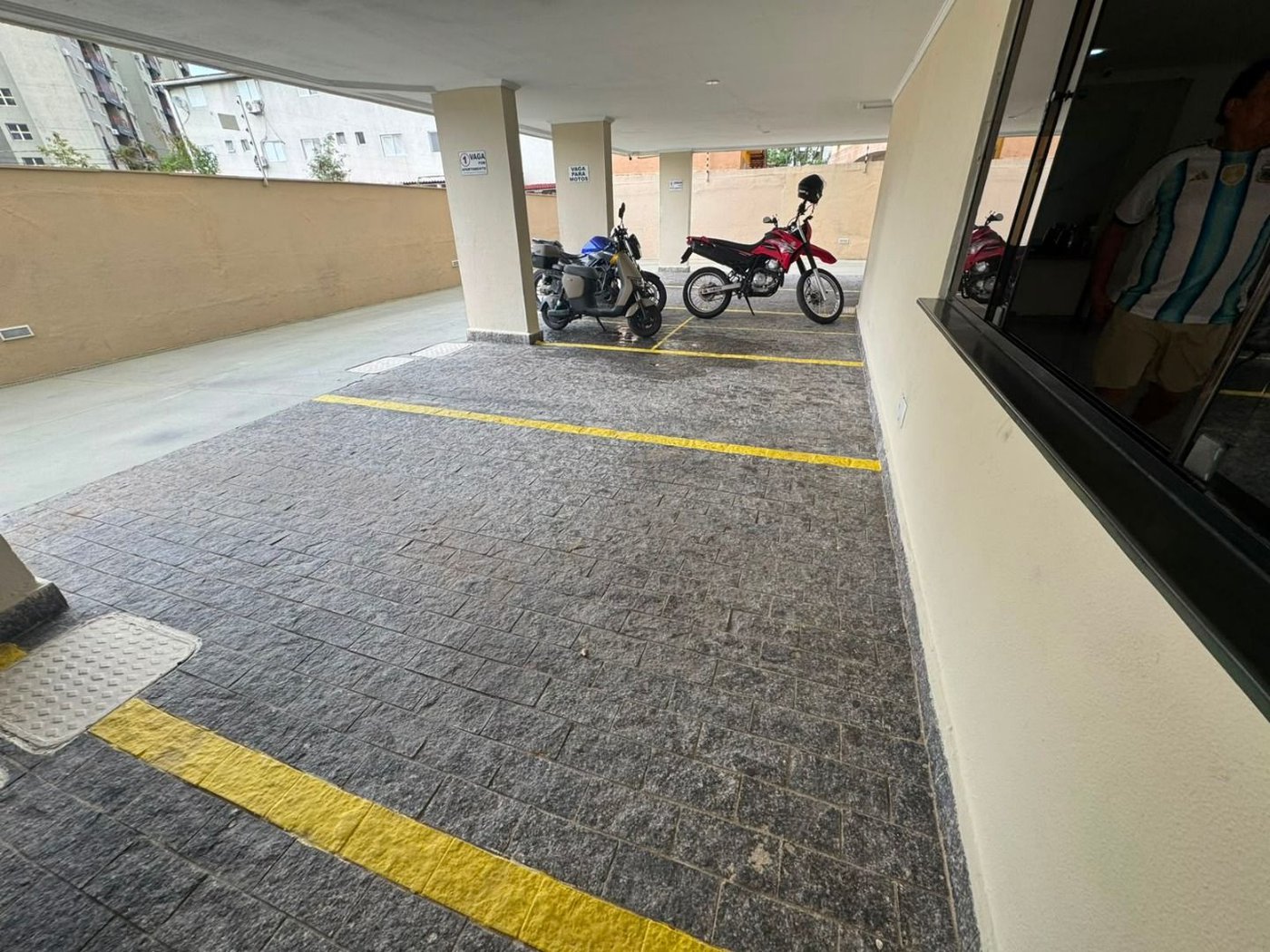 Apartamento com 2 dormitórios à venda, 70 m² por R$ 300.000,00 - Jardim Três Marias - Guarujá/SP