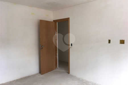 Casa à venda com 4 quartos, sendo 3 suítes,  em Vila Monumento, São Paulo, SP