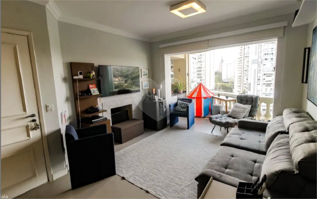 Apartamento à venda com 3 quartos, sendo 1 suíte, em Vila Andrade, São Paulo, SP