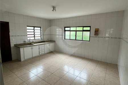 Sobrado à venda com 3 quartos em Vila Nivi, São Paulo, SP